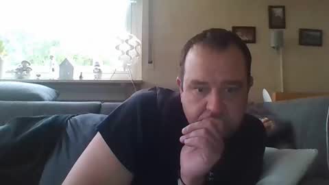 Snapshot of stoned1983 chatting on 12.04.25 stoned1983 online show from 12.04.25