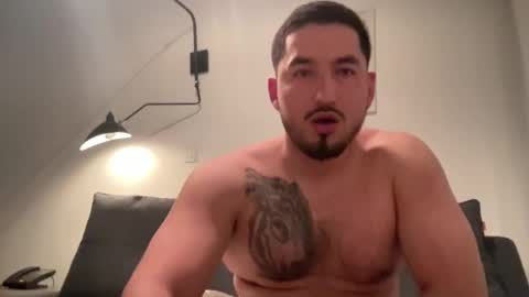 Snapshot of stonerfit chatting on 02.01.25 StonerFit online show from 02.01.25