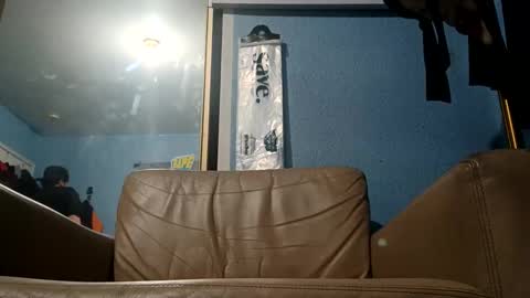 Snapshot of stonerllamas chatting on 11.13.25 stonerllamas online show from 11.13.25