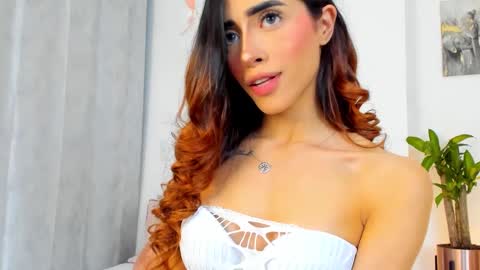 Snapshot of stormirusso chatting on 01.11.25 Mar online show from 01.11.25