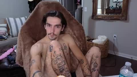 Snapshot of str8whiteboy21 chatting on 09.28.25 str8whiteboy21 online show from 09.28.25