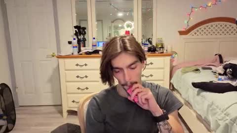 Snapshot of str8whiteboy21 chatting on 11.26.25 str8whiteboy21 online show from 11.26.25