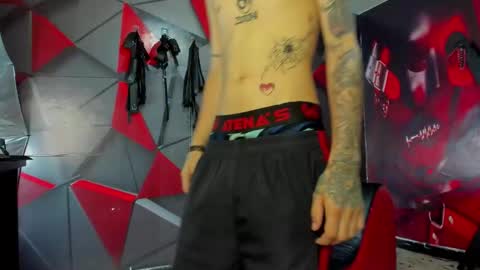 Snapshot of straightboy_nick chatting on 09.10.25 NICK online show from 09.10.25