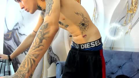 Snapshot of straightboy_nick chatting on 10.09.25 NICK online show from 10.09.25