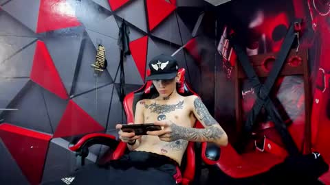 Snapshot of straightboy_nick chatting on 10.22.25 NICK online show from 10.22.25