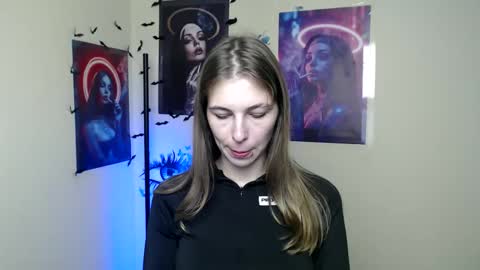 Snapshot of stranger_giirl chatting on 10.08.25 Amalia online show from 10.08.25