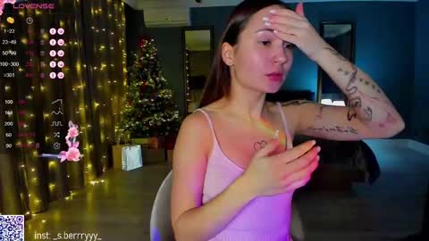 Snapshot of straw_juice chatting on 12.25.24 Laura online show from 12.25.24