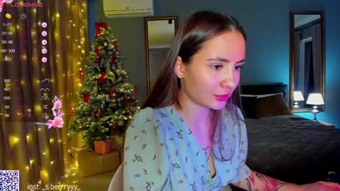 Snapshot of straw_juice chatting on 01.05.25 Laura online show from 01.05.25