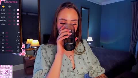 Snapshot of straw_juice chatting on 01.25.25 Laura online show from 01.25.25