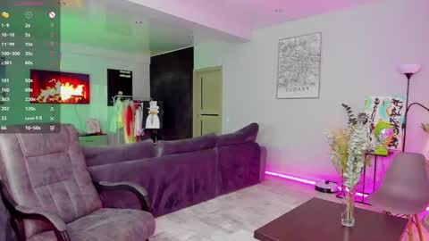 Snapshot of straw_juice chatting on 10.26.25 Laura online show from 10.26.25