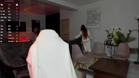 Snapshot of straw_juice chatting on 11.14.25 Laura online show from 11.14.25