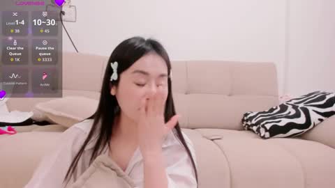 strawberry_loveee online show from 11.02.25