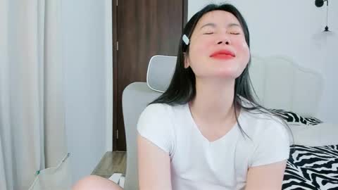 strawberry_loveee online show from 11.11.25