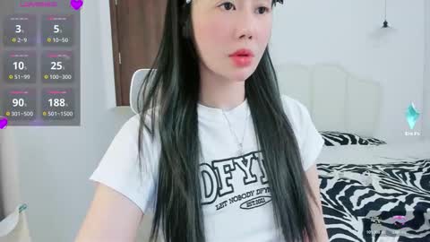 strawberry_loveee online show from 11.29.25