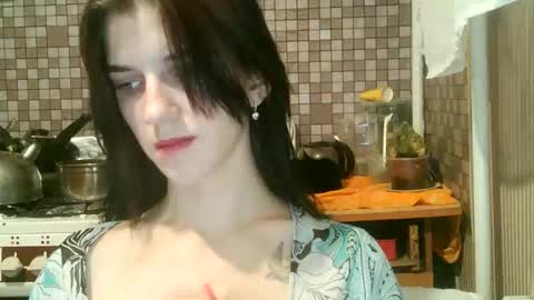 Snapshot of strawberry_storm chatting on 11.01.25 Strawberry Storm online show from 11.01.25