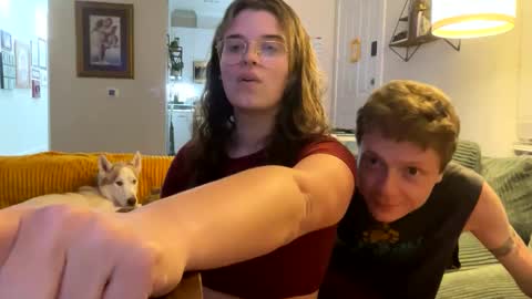 Snapshot of stringsandcurves chatting on 03.11.25 StringsNCurves online show from 03.11.25