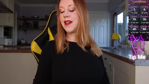 Snapshot of stripmequick chatting on 02.05.25 Amorina online show from 02.05.25