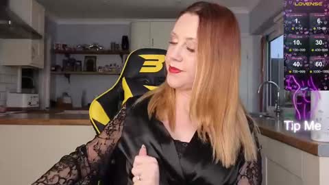 Snapshot of stripmequick chatting on 02.11.25 Amorina online show from 02.11.25