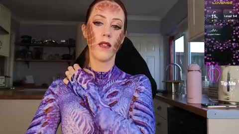 Snapshot of stripmequick chatting on 10.28.25 Amorina online show from 10.28.25