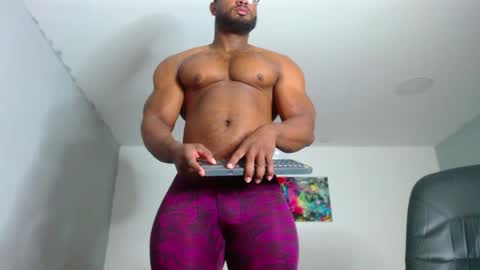 strong_george1 online show from 01.05.25