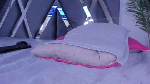 Snapshot of strong_girl_ chatting on 12.20.24 Alexa online show from 12.20.24