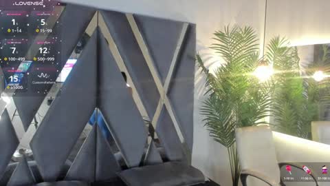 Snapshot of strong_girl_ chatting on 02.04.25 Alexa online show from 02.04.25