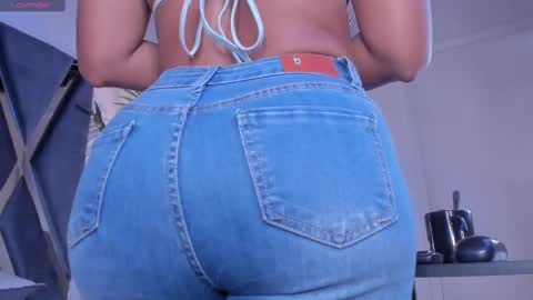 Snapshot of strong_girl_ chatting on 02.17.25 Alexa online show from 02.17.25