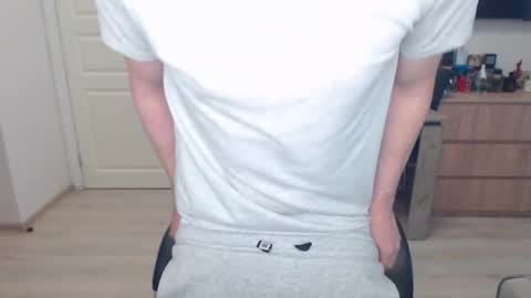 Snapshot of strong_guy_xxx chatting on 11.28.25 strong_guy_xxx online show from 11.28.25