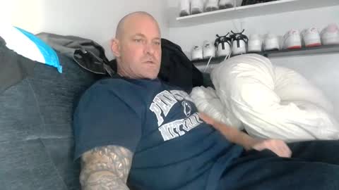 Snapshot of strongandhard073 chatting on 01.22.25 StrongAndHard online show from 01.22.25