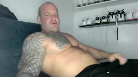 Snapshot of strongandhard073 chatting on 02.11.25 StrongAndHard online show from 02.11.25