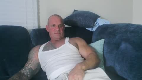 Snapshot of strongandhard073 chatting on 10.04.25 StrongAndHard online show from 10.04.25