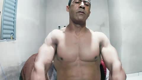 Snapshot of strongdaddyfantastic chatting on 06.25.26 strongdaddyfantastic online show from 06.25.26