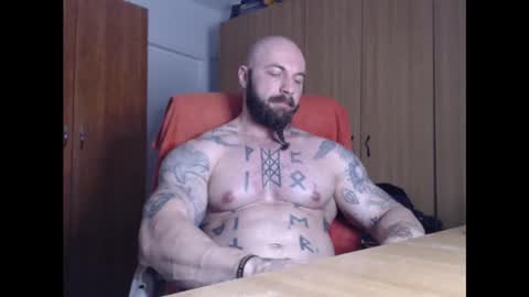 Snapshot of strongivan chatting on 01.05.25 StrongIvan online show from 01.05.25