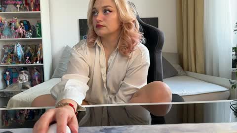 Snapshot of strupedsunicorns chatting on 01.22.25 goddess online show from 01.22.25