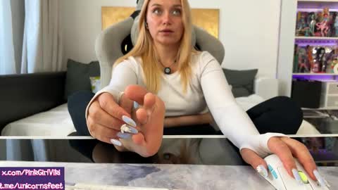 Snapshot of strupedsunicorns chatting on 09.20.25 goddess online show from 09.20.25