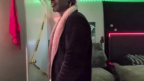 Snapshot of suavechocolatecity chatting on 09.21.25 Hot Chocolate online show from 09.21.25