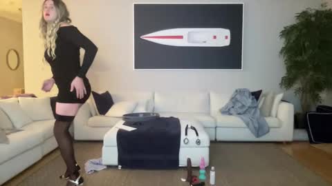 Sissy Isabella online show from 11.06.25