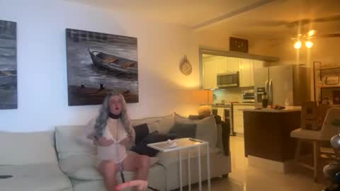 Sissy Isabella online show from 12.18.25