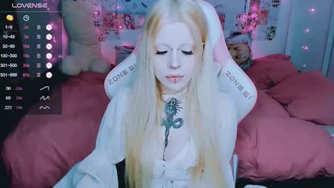 Snapshot of succubus_leslie chatting on 03.11.26 succubus_leslie online show from 03.11.26
