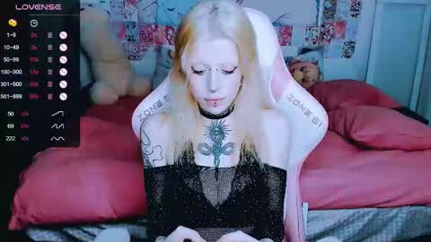 Snapshot of succubus_leslie chatting on 03.18.26 succubus_leslie online show from 03.18.26