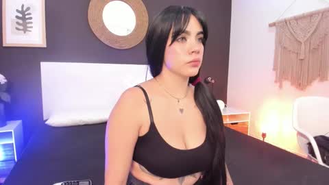 Snapshot of succubusdolly chatting on 09.16.25 Luna online show from 09.16.25