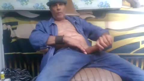 SUCKITU812 online show from 10.17.25