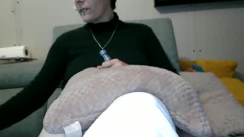 Snapshot of sucrette5629 chatting on 12.19.24 sucrette5629 online show from 12.19.24