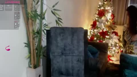 Snapshot of sugarmommy22 chatting on 11.10.25 kira online show from 11.10.25