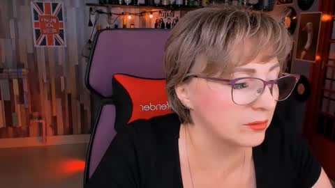 Snapshot of sugarvi chatting on 11.14.25 Vivien online show from 11.14.25