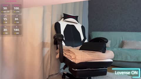 Snapshot of suiyugh chatting on 01.07.25 Emmy online show from 01.07.25