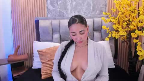 Snapshot of sulay_kim chatting on 08.05.26 Sulay online show from 08.05.26