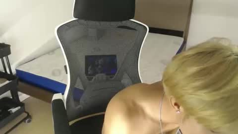 Snapshot of sultry_charls chatting on 09.29.25 sultry_charls online show from 09.29.25