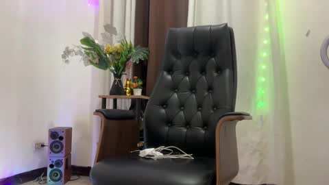 Snapshot of sultry_charls chatting on 12.18.25 sultry_charls online show from 12.18.25