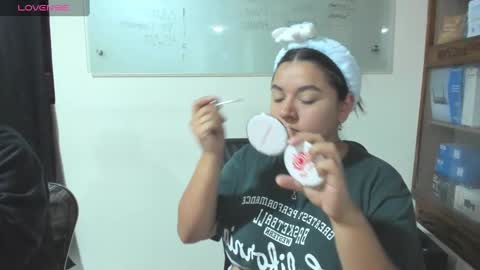 Snapshot of summer_girls01 chatting on 01.05.25 summer_girls01 online show from 01.05.25